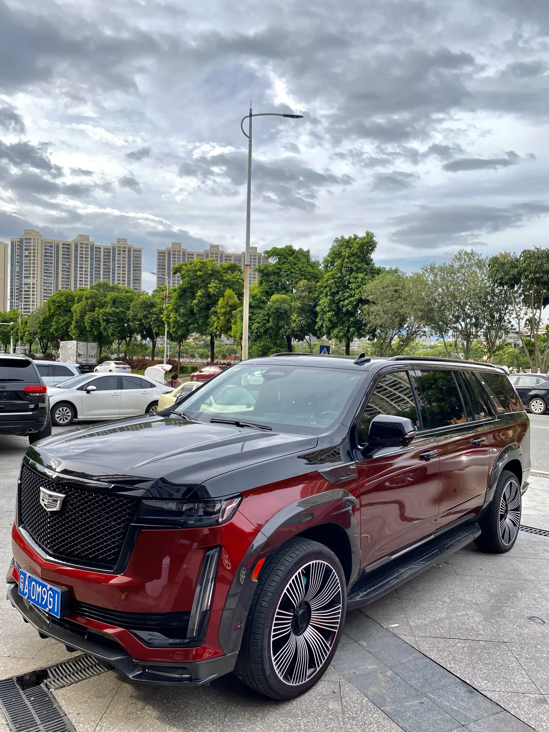 丰顺街边上全尺寸的美式SUV 真是巨大啊！！！