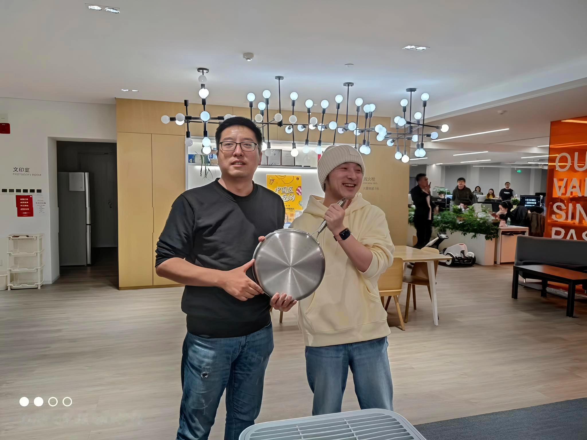 化爷转岗，徐总重回公关部总经理。