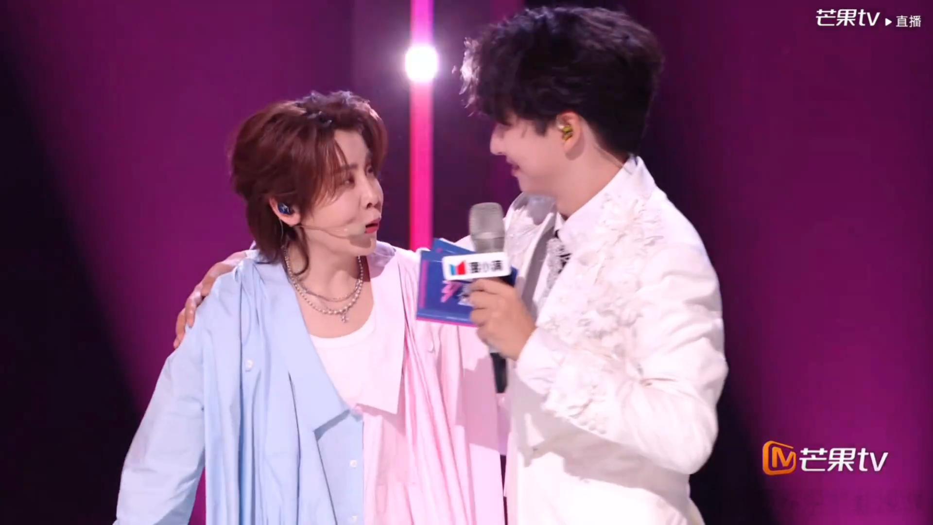 只有王濛敢抱齐思钧王濛一个人抱齐思钧王濛姐姐也太好了！！！ 李小冉团赢了庄法团