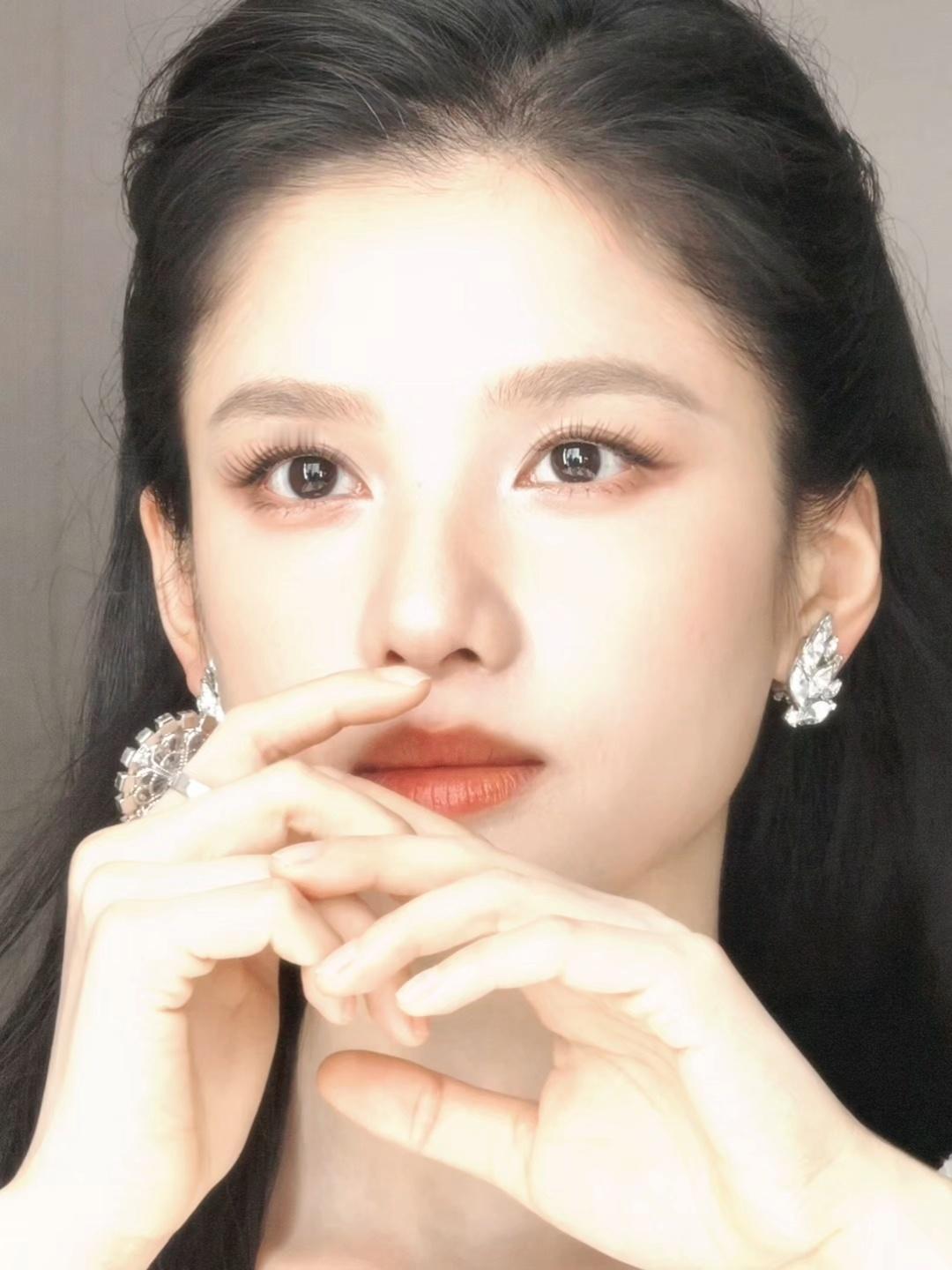 让美貌冲击来保持大脑清醒