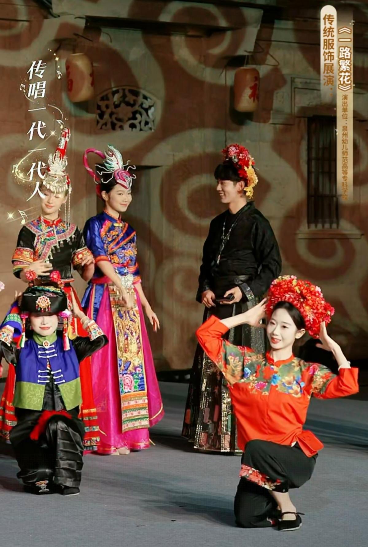 周轶君一句“天下谁人不识君”，瞬间把董宇辉和她都推上了一个新的高度！镜头前的董董