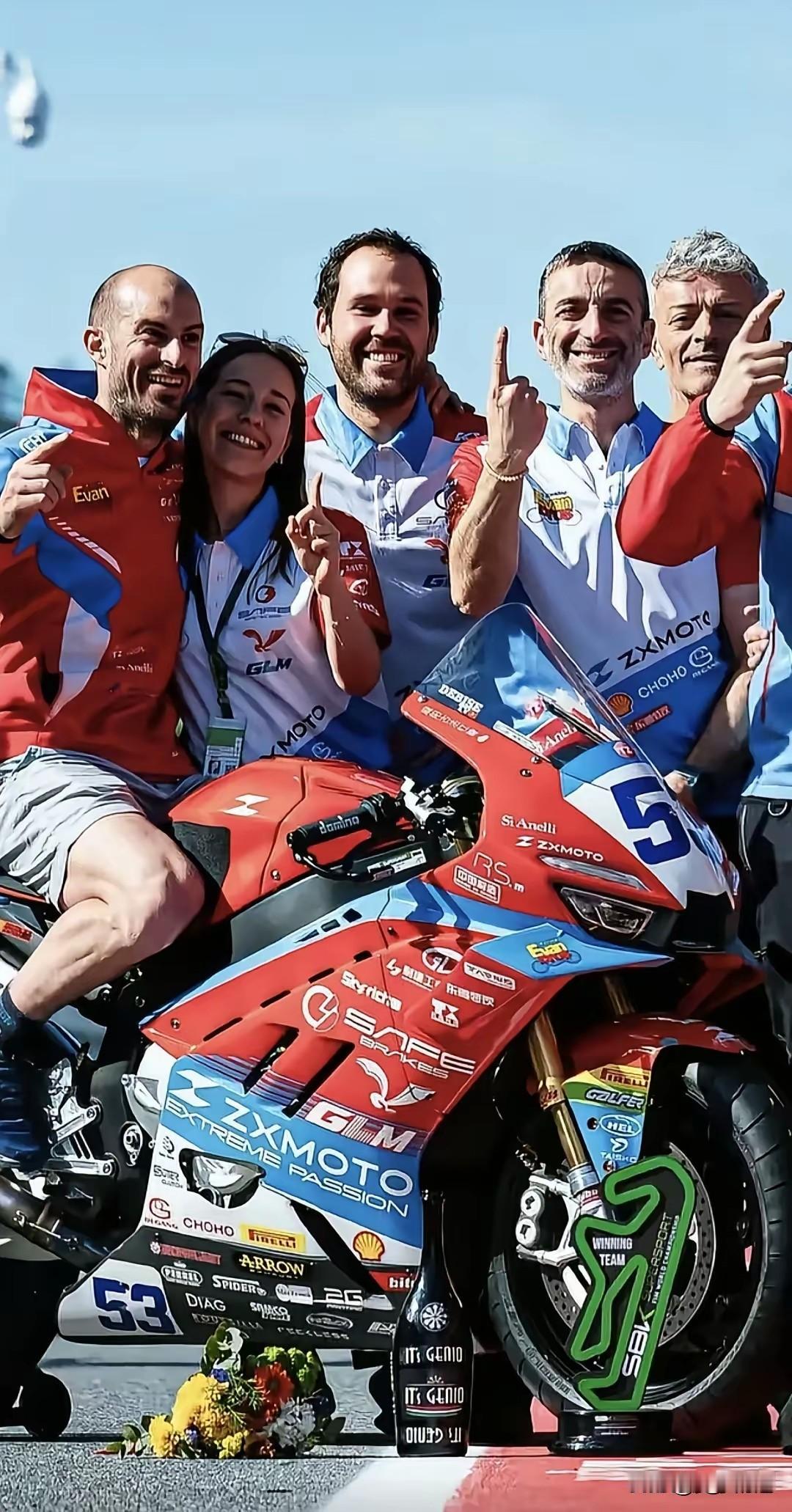 当下社会
衡量人才
不再是顶尖学历背景
不再是离谱的高影响因子论文
不再是密密麻