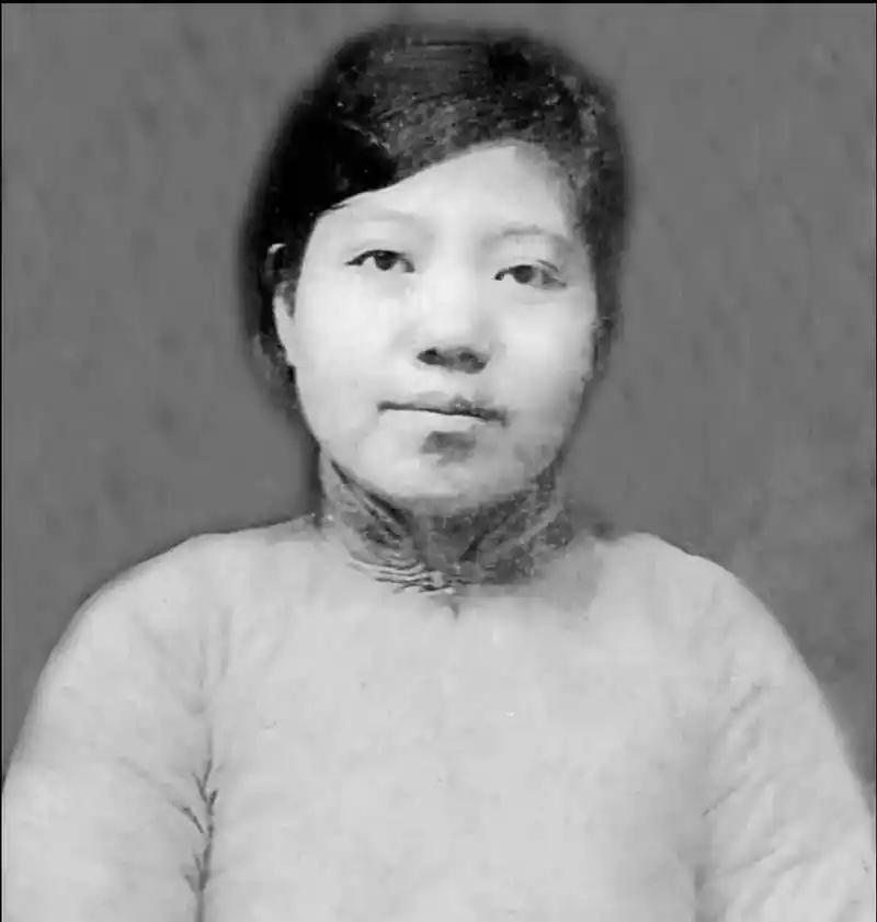 1948年春天，涂孝文叛变后，供出了李青林，李青林当时主要负责这一片的联络工作，