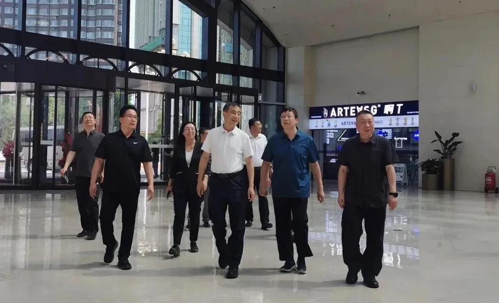 住房和城乡建设部领导一行到高铁片区商业聚集区项目督导调研

6月12日，住房和城