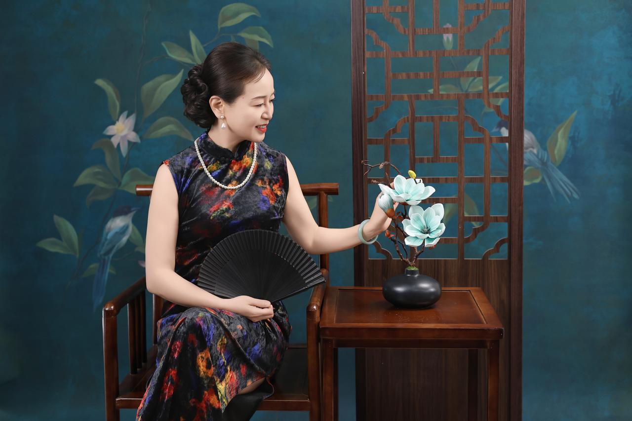 “保腰还是保肌肉。”面对着白大卦，我违心地嗫嚅着“保腰”。

坐骨神经痛，隐隐地