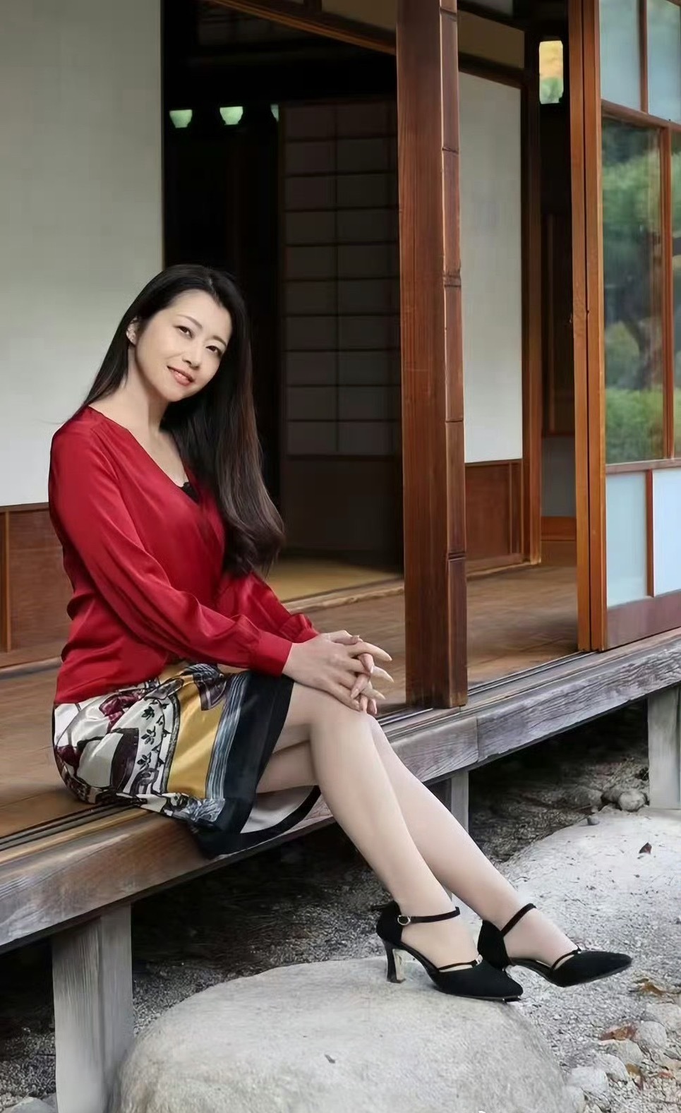 夫妻没有绝配，没有天生的合适，只有温柔和让步。一颗体贴的心是女人最好的嫁妆，一生
