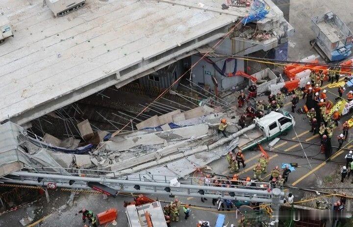 韩国首尔市中心高架桥拆除作业坍塌，致 3 人遇难
5 月 26 日，首尔市中心西