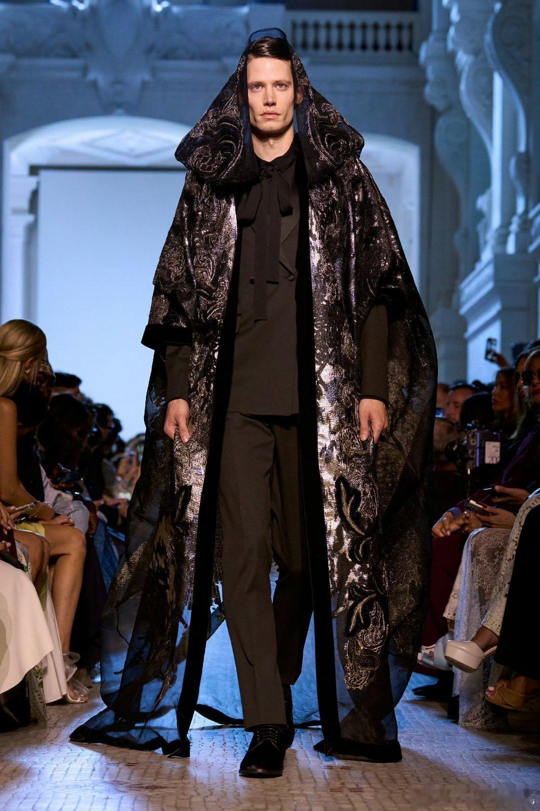 刘宇宁｜刘宇宁演唱会南京场高定再次上身，来自Elie Saab 2023秋冬高定