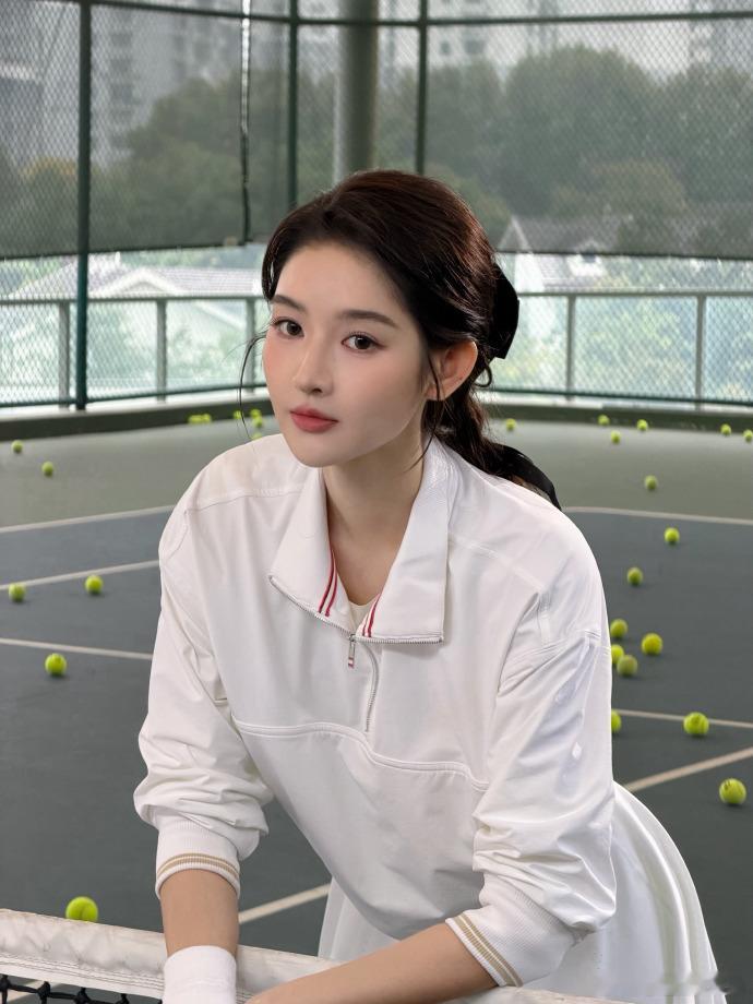 像极了校园里又拽又可爱的风云学妹～ 