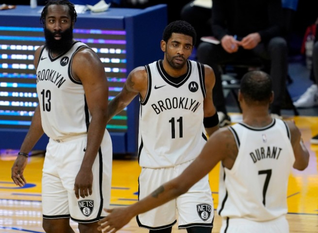 今天，火箭媒体人Bradeaux发文表达了自己对昔日篮网三巨头的看法。Brade