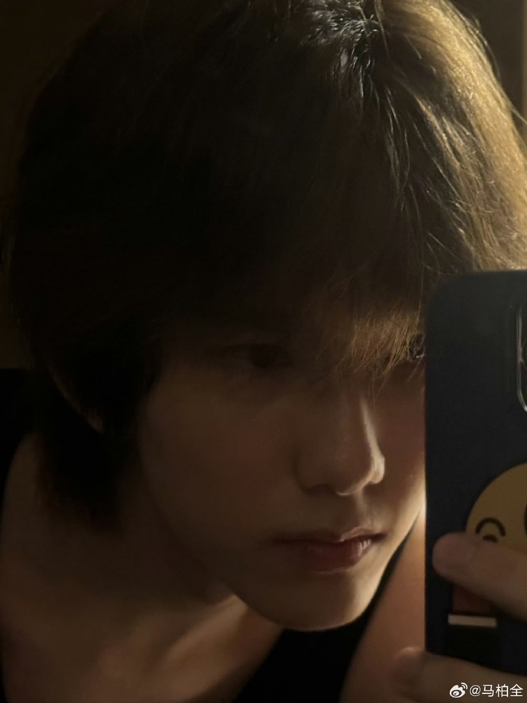 马柏全对镜自拍马柏全手臂肌肉线条这臂弯线条是真实存在的吗？马柏全对镜抬臂瞬间，每