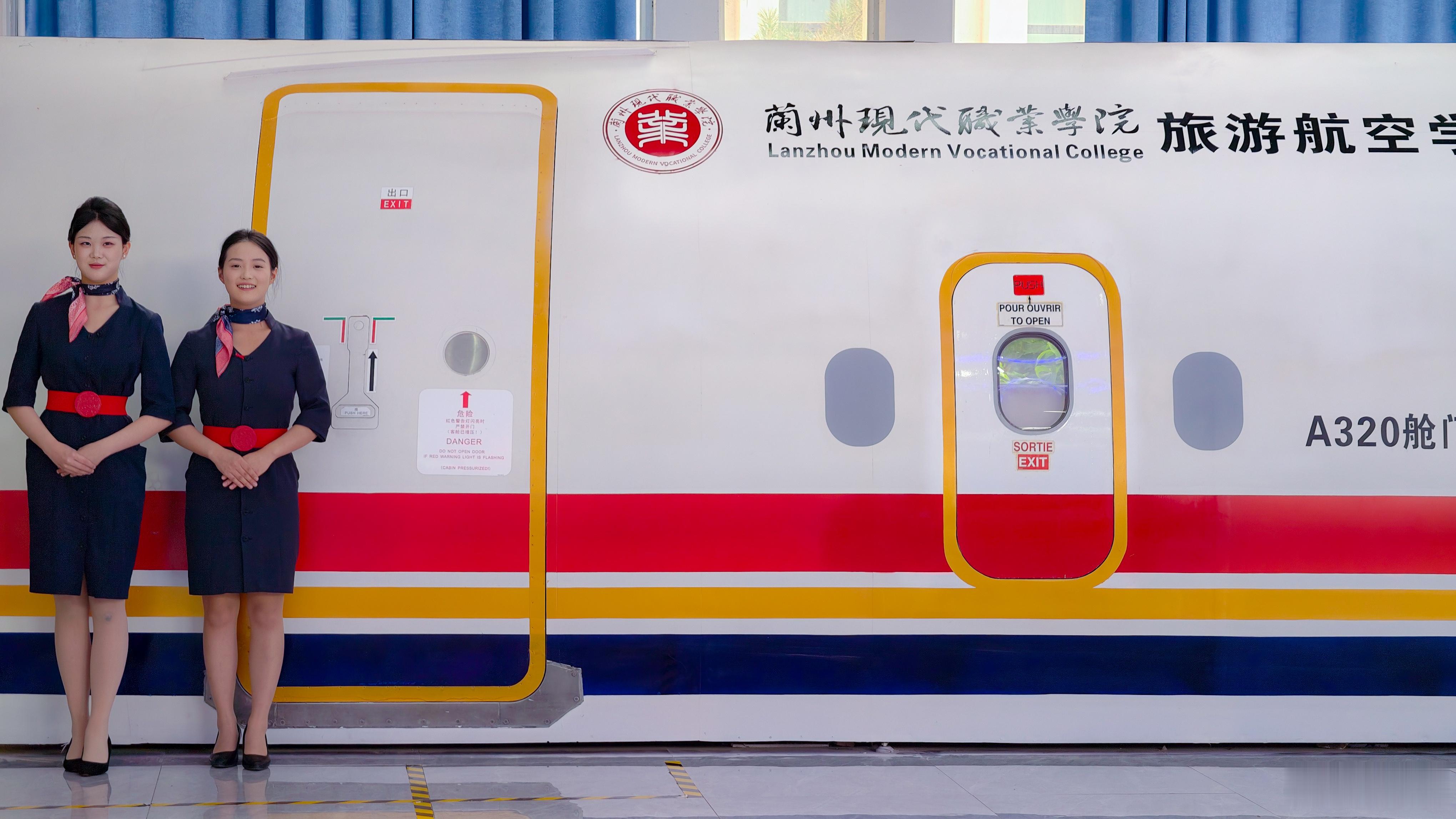 【青春在兰州新区起航】“2026网络名人看甘肃”活动走进兰州现代职业学院航空学院
