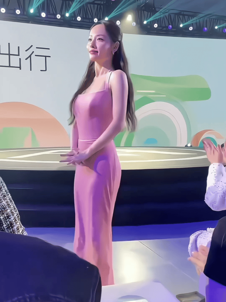 张嘉倪腰臀比