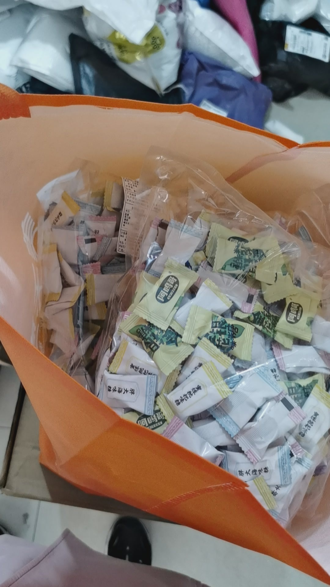 今天还有喉糖发放今天如果发完的话那是最好了