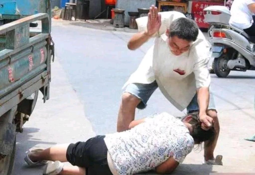 福建厦门，一男子经常因为一些家务琐事殴打妻子，造成妻子经过医院鉴定后为轻伤二级，