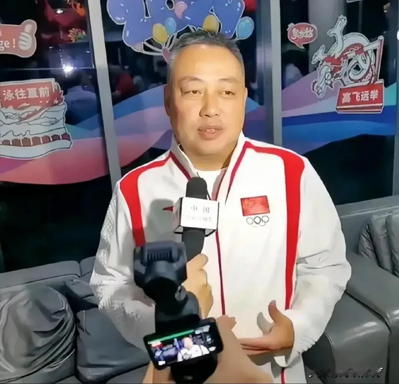 中国女乒团3-0日本夺冠，刘国梁赛后说出这番话听着就让人感动！

1、他讲半小时