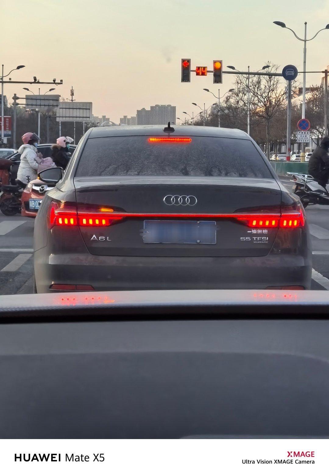 早，A6 这个尾灯是真帅！[偷笑] ​​​