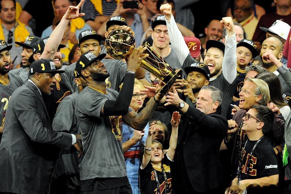 NBA季后赛重返骑士信号？詹姆斯转发2016年夺冠高光：这支球队实在太棒了   