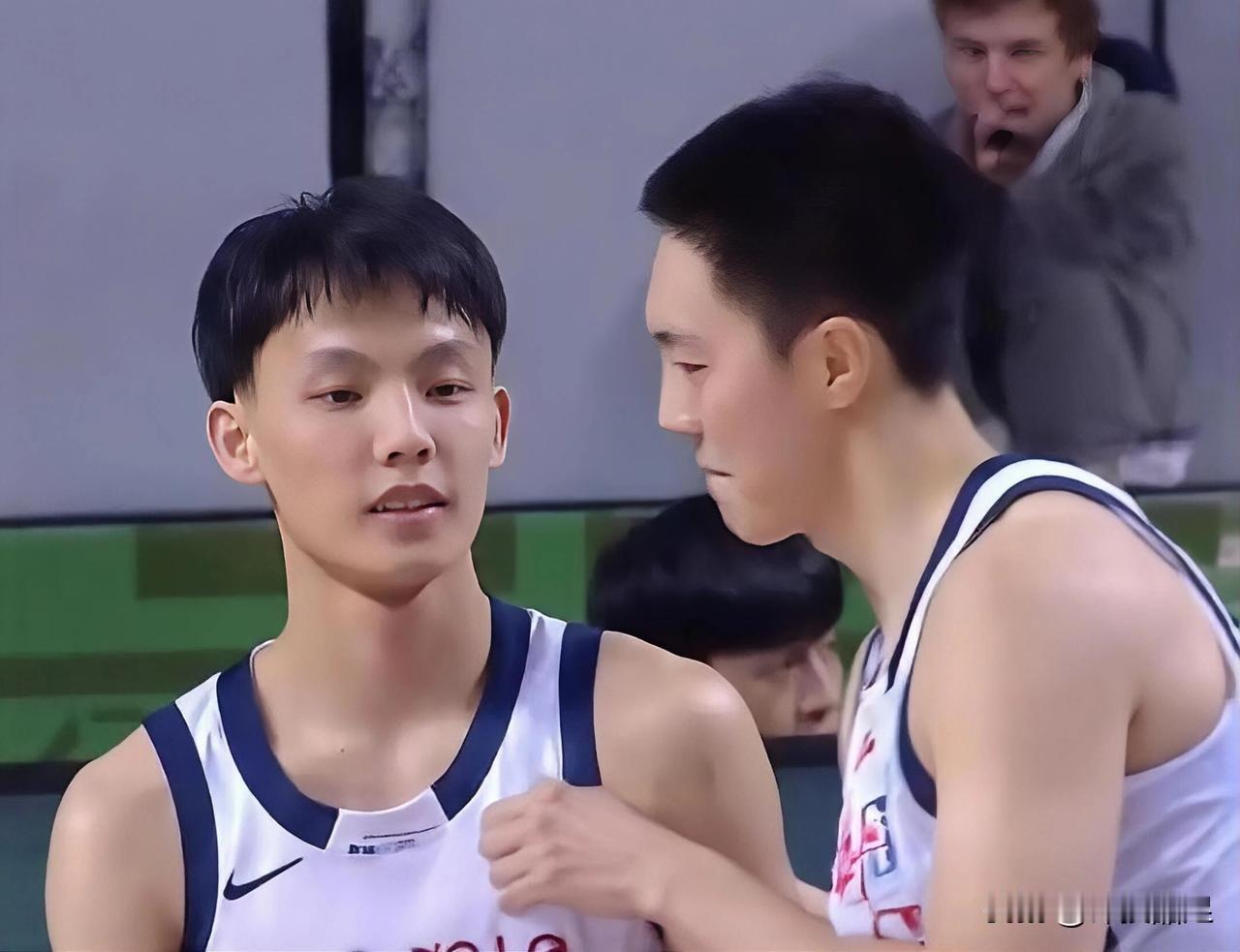 徐杰：0分1助0板
胡明轩：3分2助0板
杜润旺：5分2助2板
崔永熙：5分1助