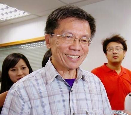 扎心了！蔷琵台风过后，蒋万安跟着清洁队一起清理路上断树，原本是救灾现场正常的付出