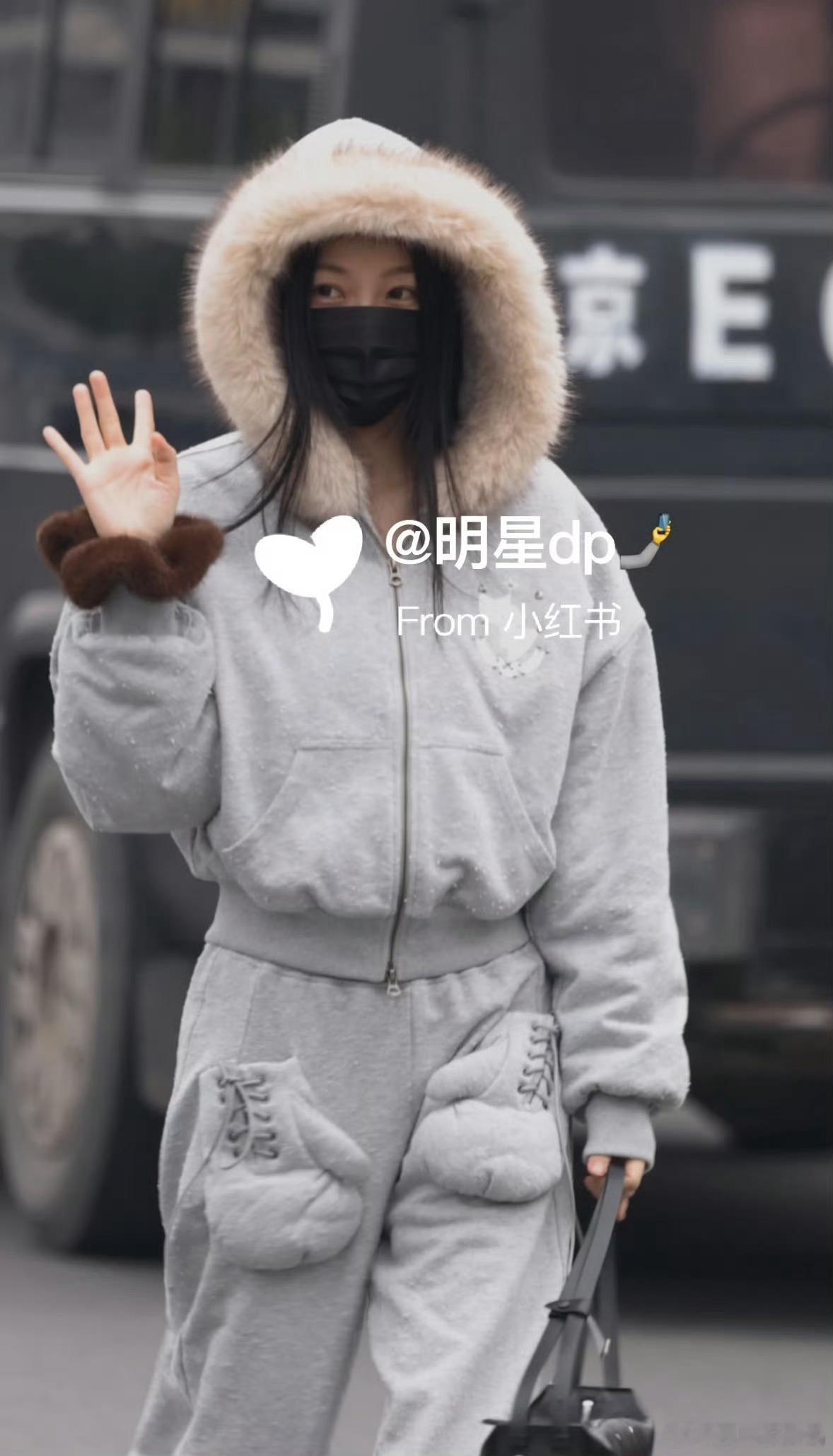 虞书欣今日份ootd毛茸茸好暖和 