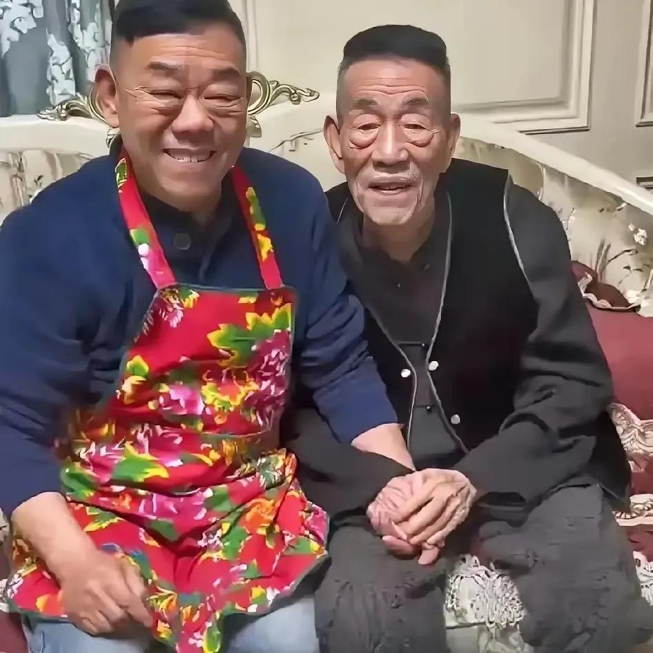 94岁，已经算是人类高龄了。
互联网时代，
他的几个儿子虽然很想蹭杨少华的热度，