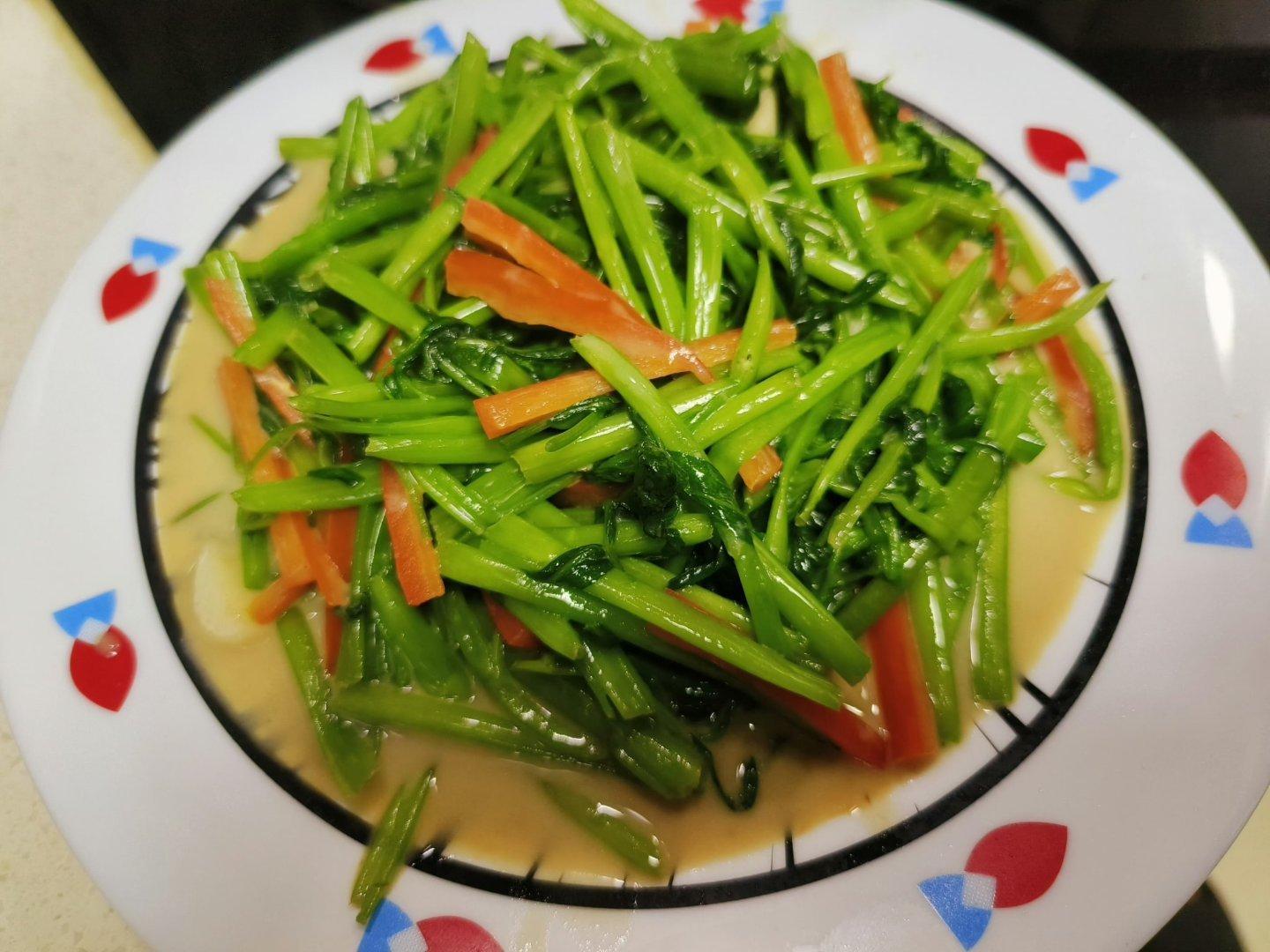 椒丝腐乳通菜，潮汕腐竹沙茶牛肉煲…… ​ ​​​