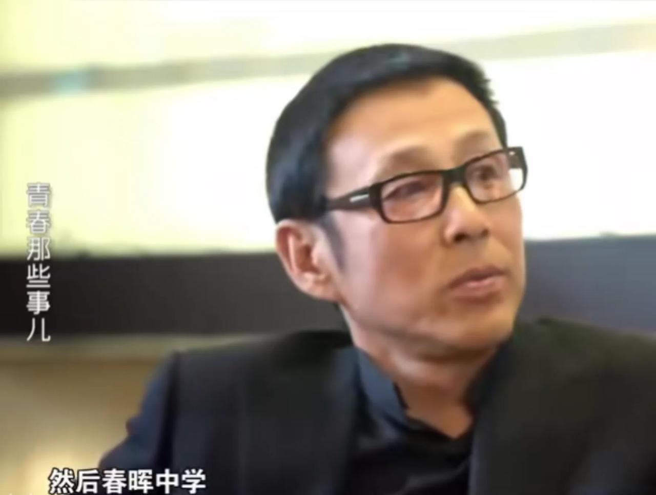 陈道明对朱丹说：“春晖中学是浙江最好的学校了。”朱丹说她没读过，陈道明就说她学习