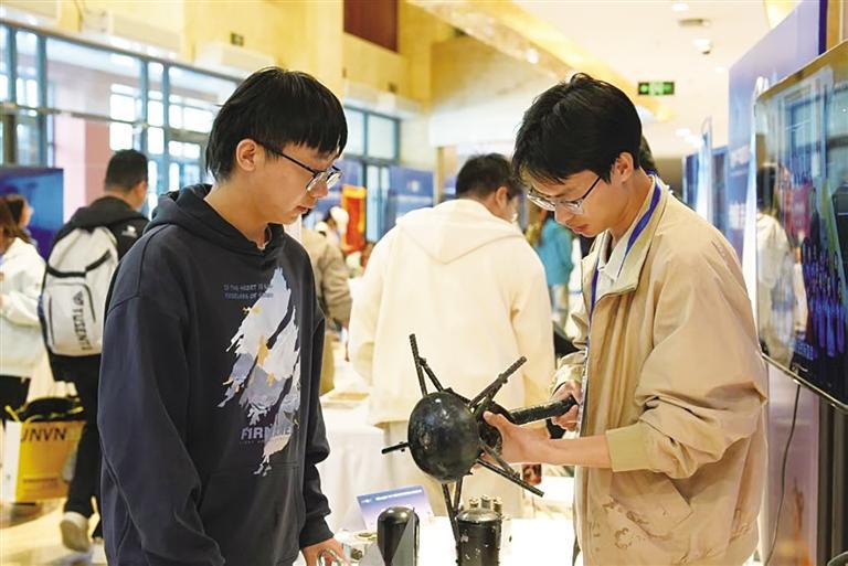 【中国国际大学生创新大赛甘肃省分赛在兰闭幕】10月12日，“建行杯”中国国际大学