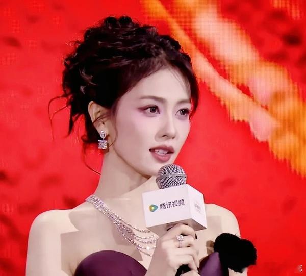 莫离腾讯总榜飙升榜第一了☝️白鹿今天状态也太美了白鹿莫离 ​​​
