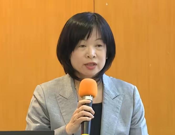 现在对萧旭岑最大的硬伤，就是马英九基金会执行长戴遐龄在5月25日主持的记者会上，