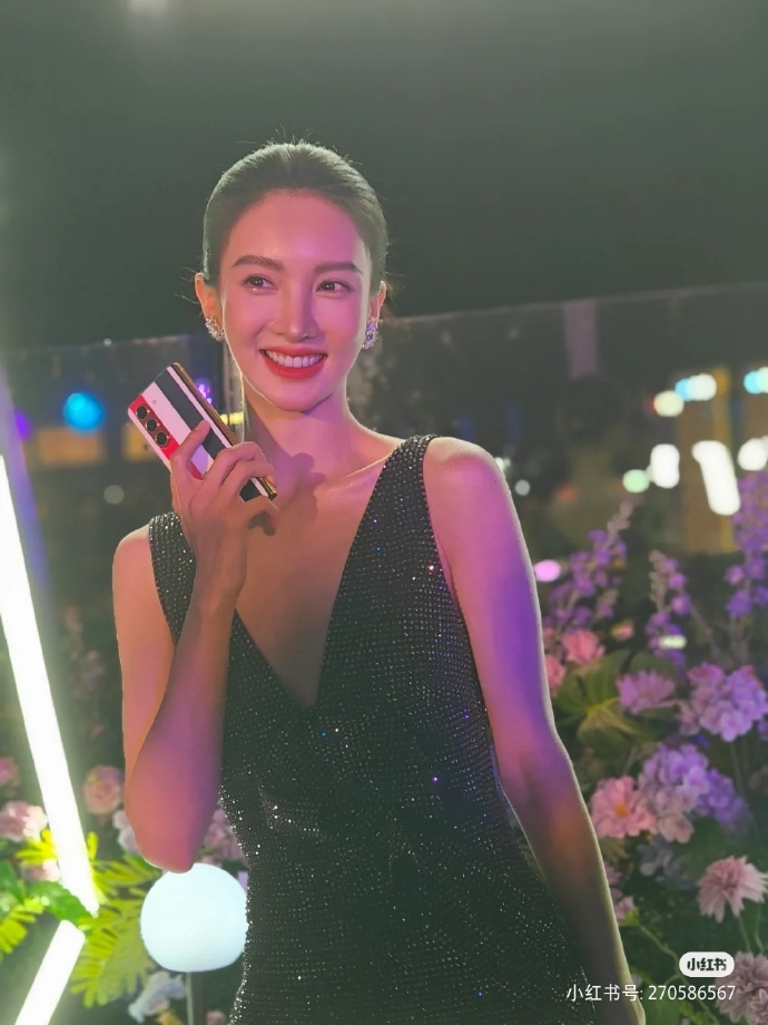 #跟三星一起折来折趣#金晨，简直美出了一个新高度好吗？尤其是这么高级的一张脸，配