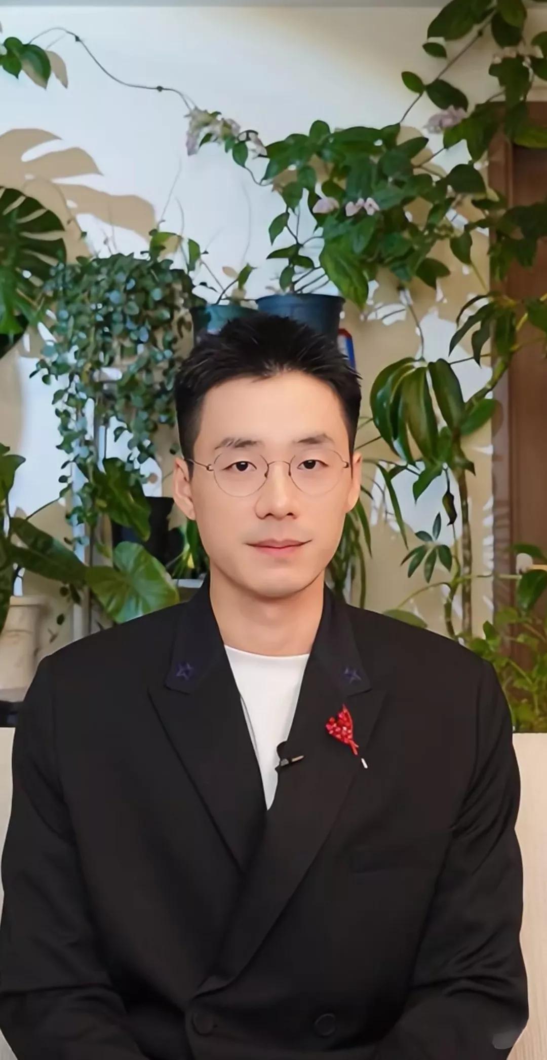 杨天真说的对，
有些人不红真是有原因的
看了顿顿的采访，感觉离开老俞的他离翻车可