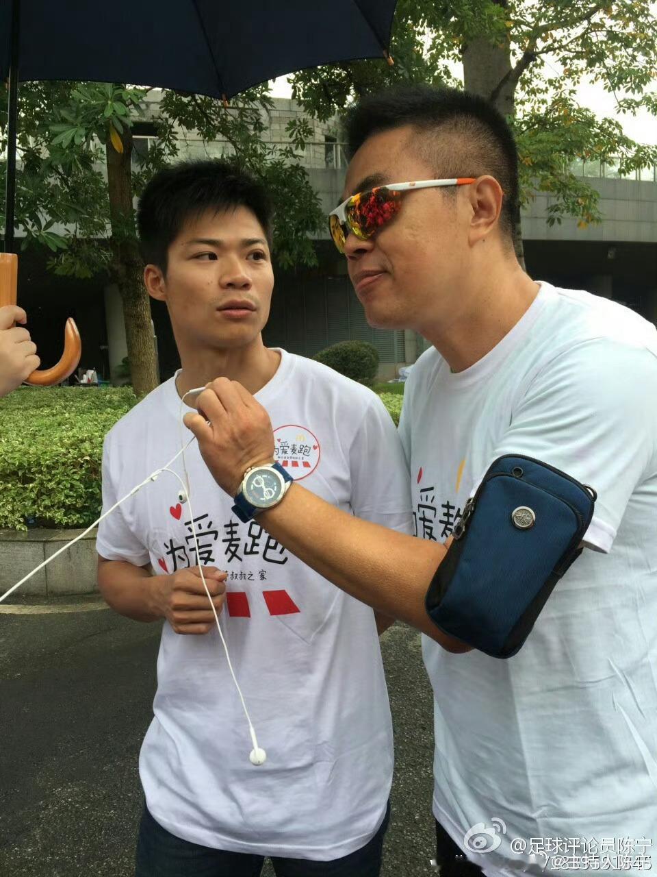 这是2016年在一个活动采访苏炳添的情景，一眨眼十年过去了，岁月如歌[咖啡][咖