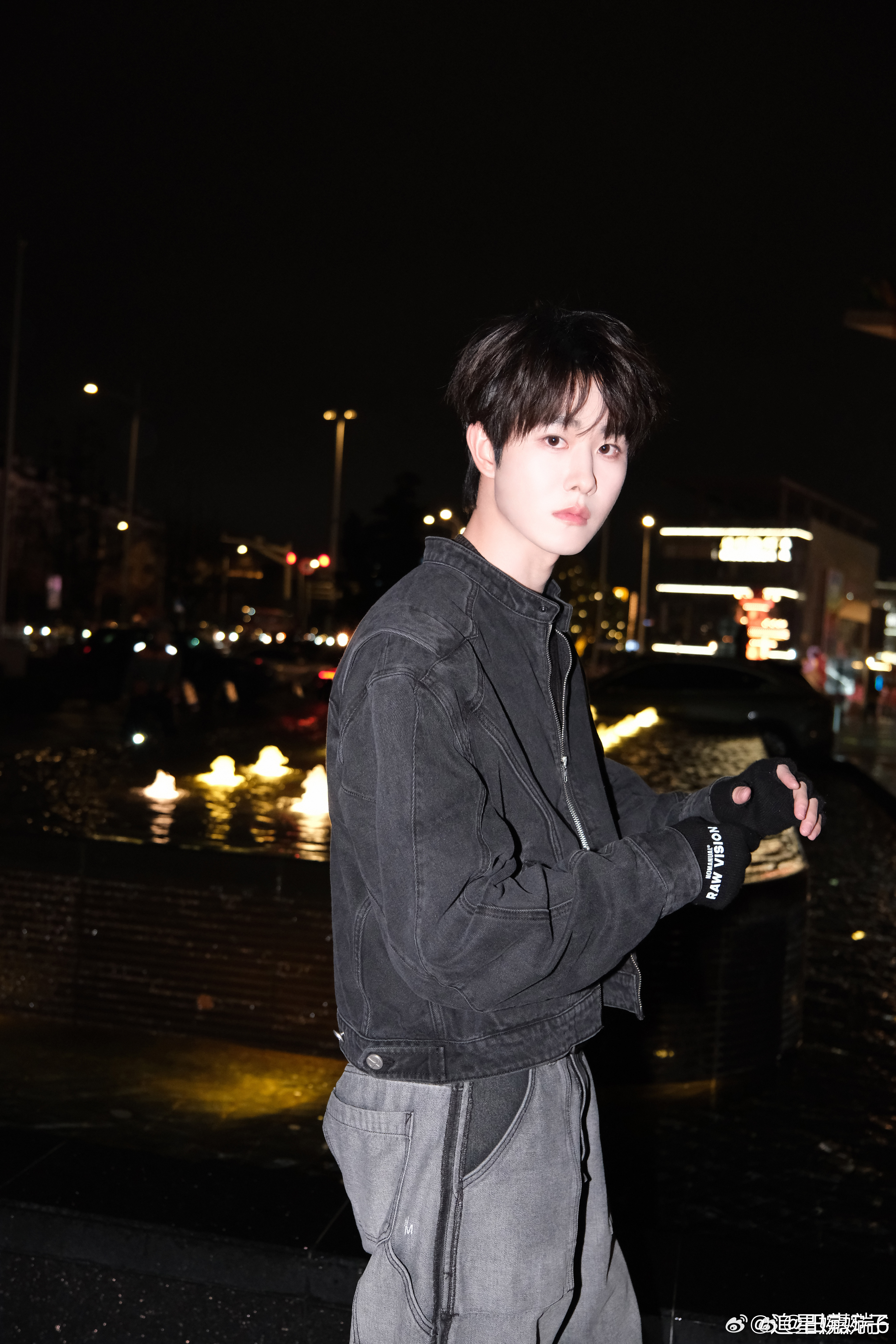 田嘉瑞不愧是话剧科班生田嘉瑞宝藏男孩吧，这个硬核的基本功也是让人完全挪不开眼，清