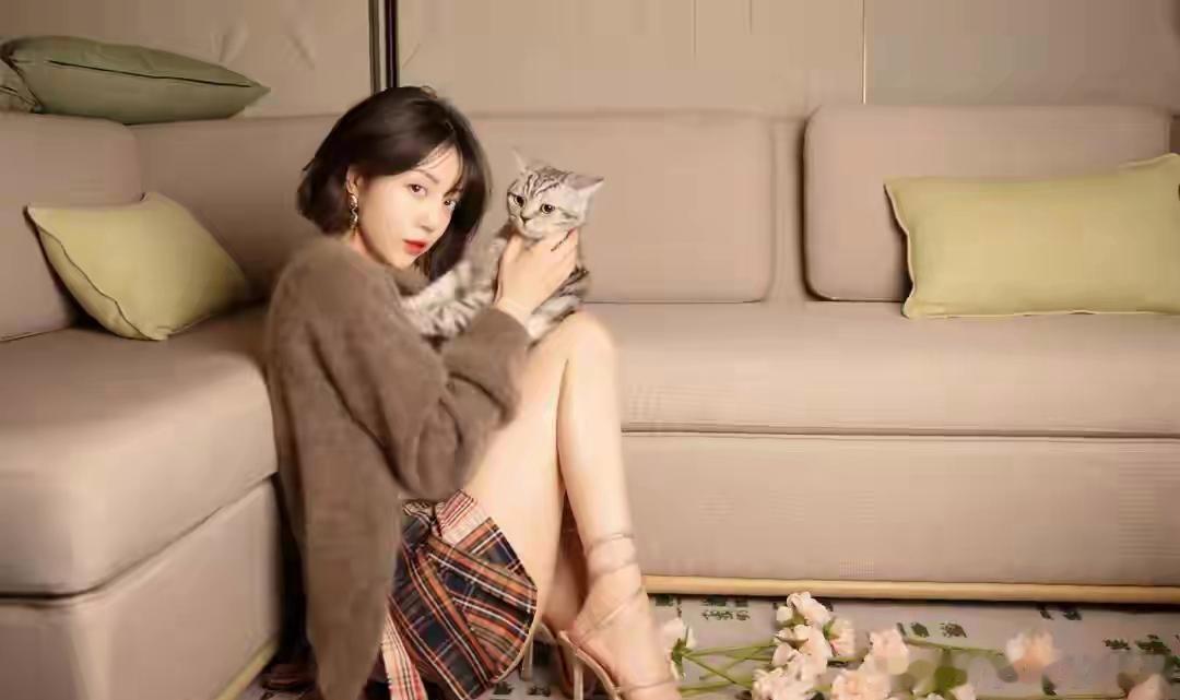 李溪芮这双腿，简直是老天追着喂饭吃的艺术品！ ​​​