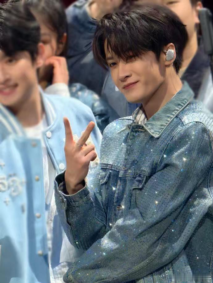 谁懂檀健次朝我奔来的含金量 北京台春晚 被檀健次《Proof》舞台狠狠拿捏！奔跑