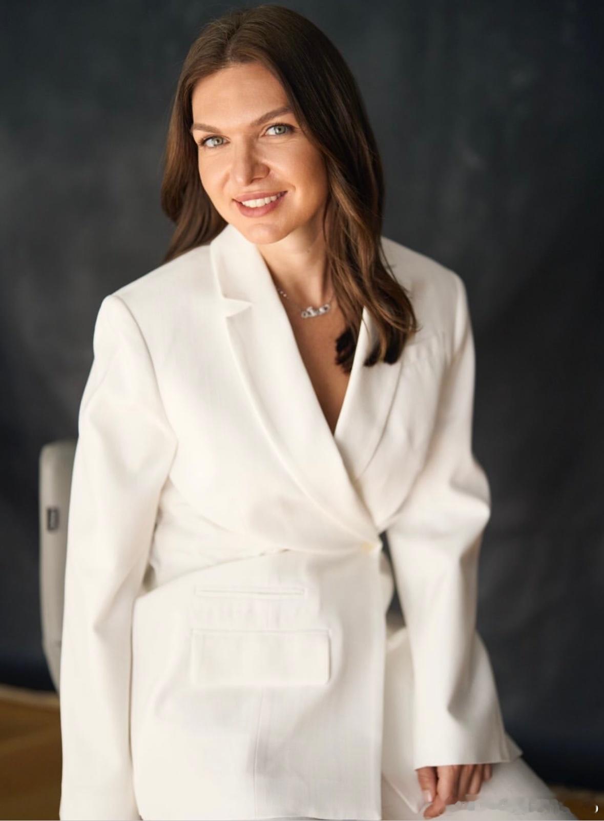 哈勒普！！！我滴天啊！！！Simona登上罗马尼亚刊物的封面，举行了一大波照片拍