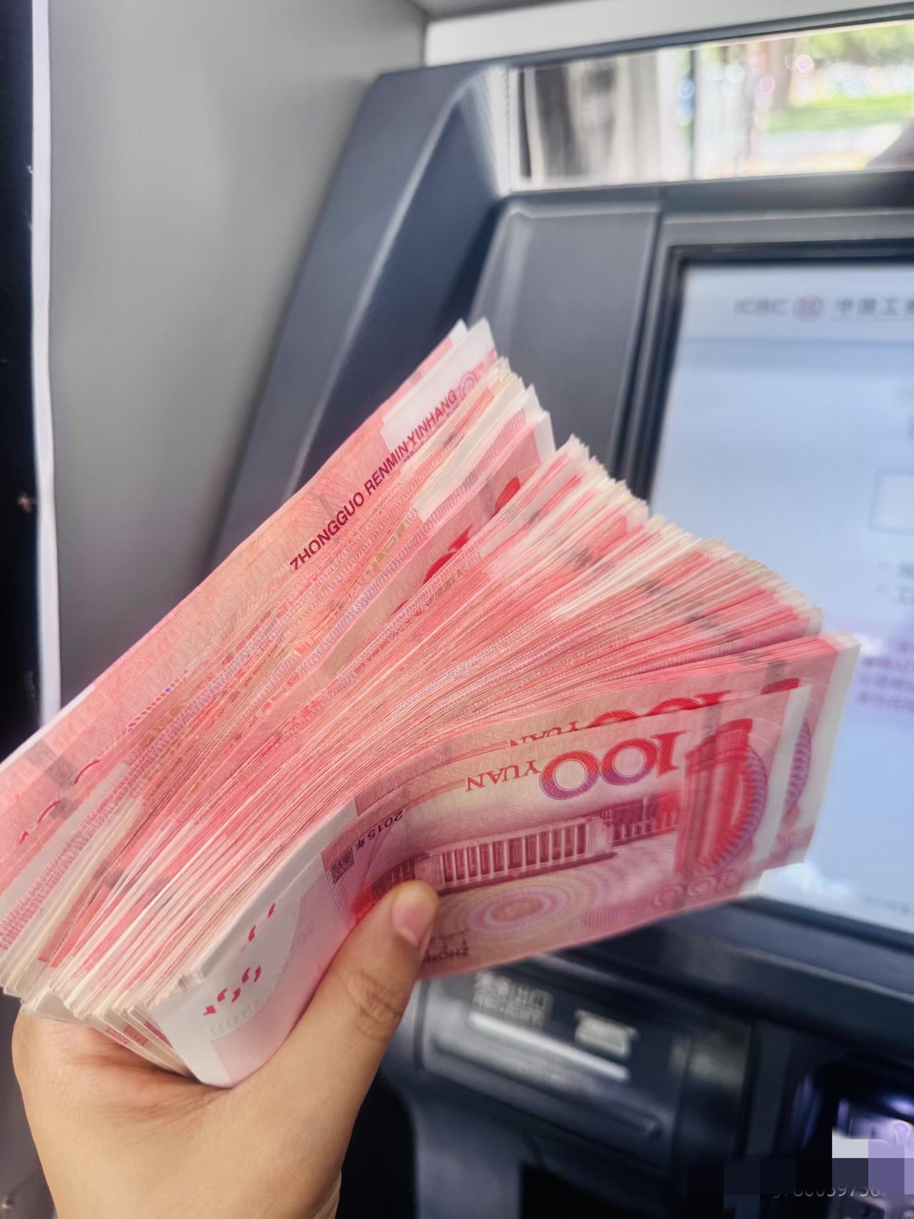 奉劝大家：工资千万不要再月月光了！

一个人挣钱不容易，两口子挣钱也不容易，养家