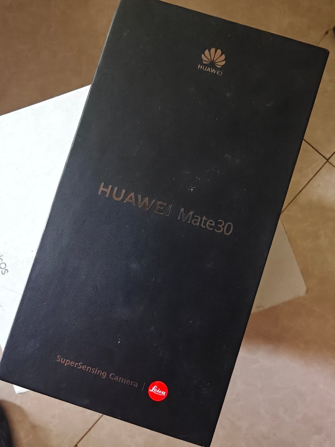 数码产品的包装盒你会留着吗？会的，虽然我不是“屯盒党”，但肯定会留着的。个人觉得