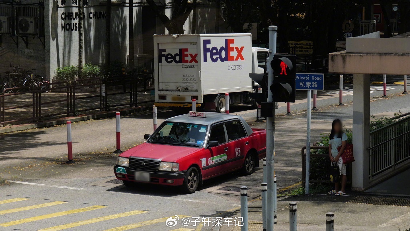 香港地区的士（出租车）必须为乘客提供至少两种电子支付方式，彻底告别打车必须携带现