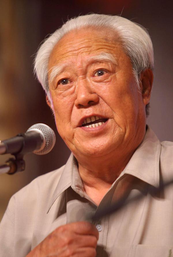 相声大师，苏文茂，小的时候，跟着母亲来到天津，在一家药铺当学徒，喜欢听相声，就要