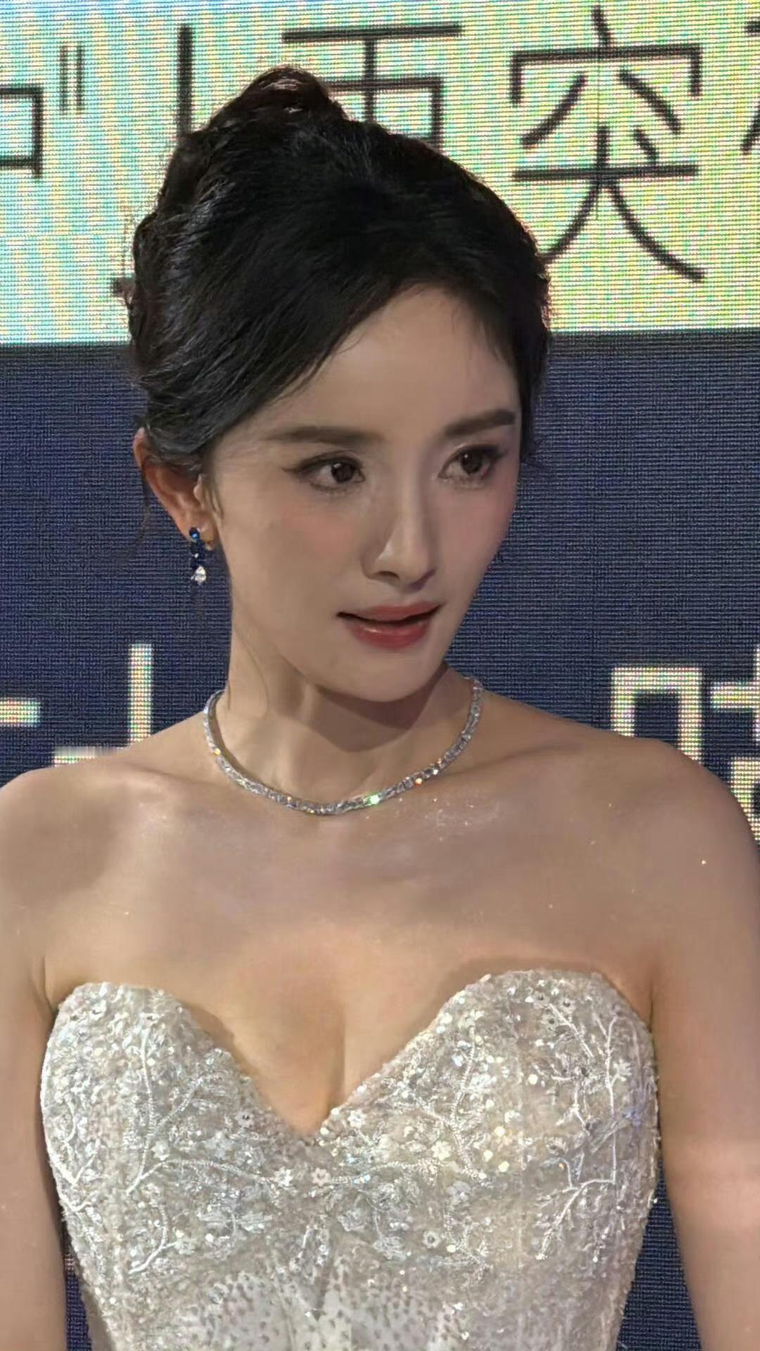 你永远可以相信杨幂的生图[爱你] ​​​