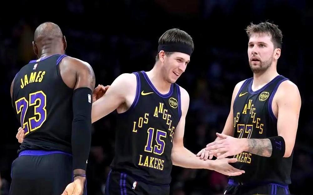 湖人真是背到家了！双核卢卡·东契奇和奥斯汀·里夫斯，这俩竟然同时拉伤，都得休4-