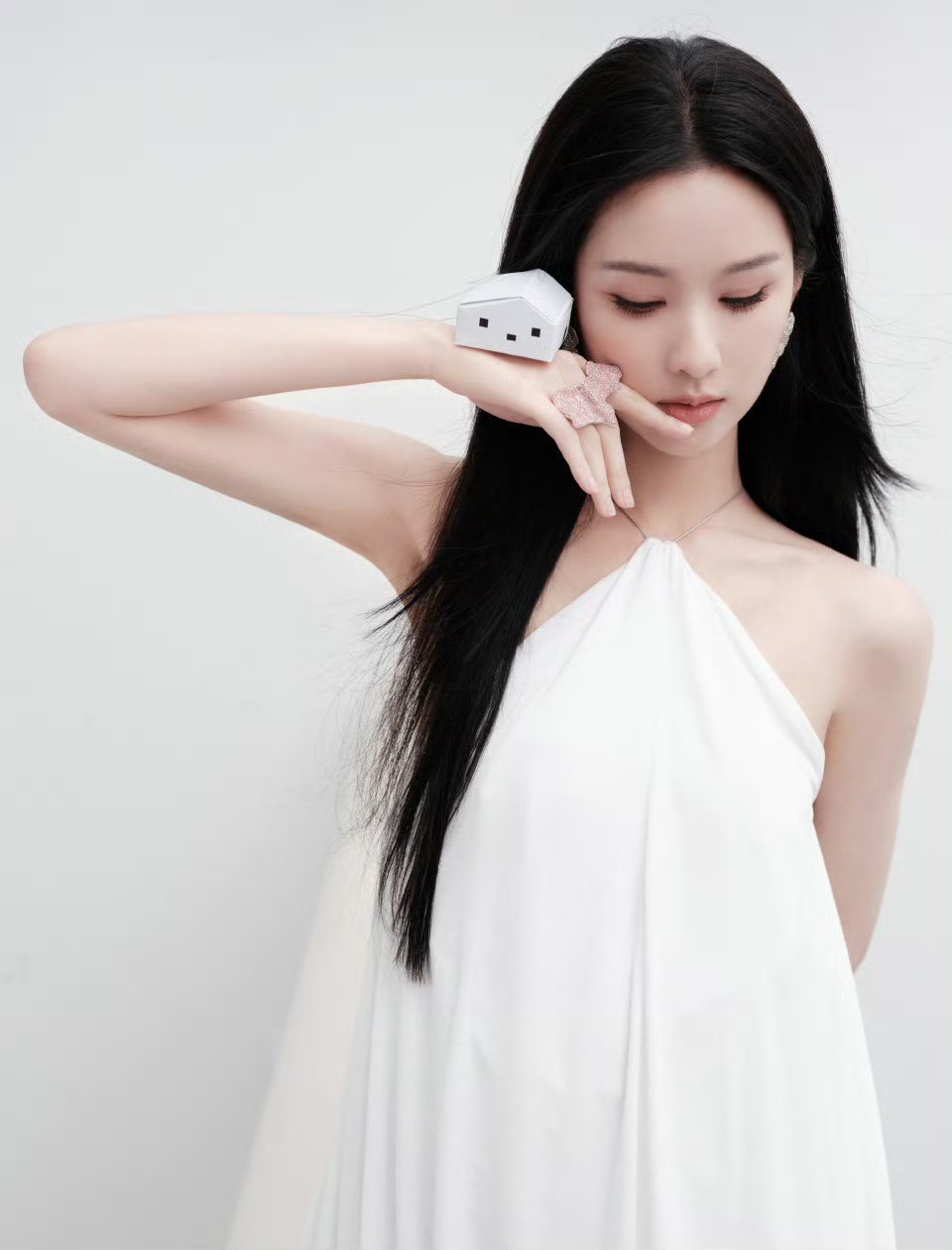 陈都灵白衣真的好干净 不染世俗的美 像仙子一样 ​​​