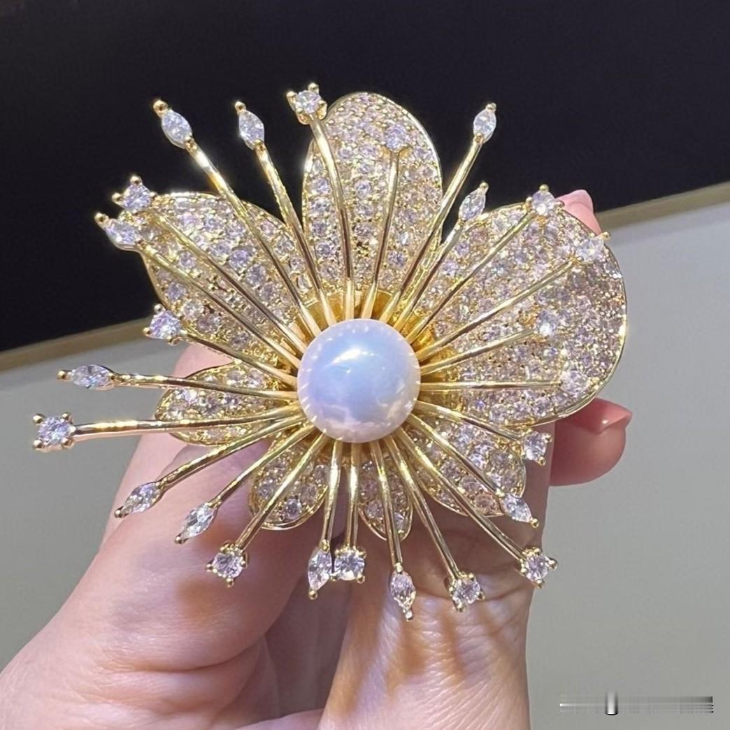 女子之身，能屈能伸，我可以吃苦，也可以享受幸福，我见过黑暗举头无望，
也曾感受过