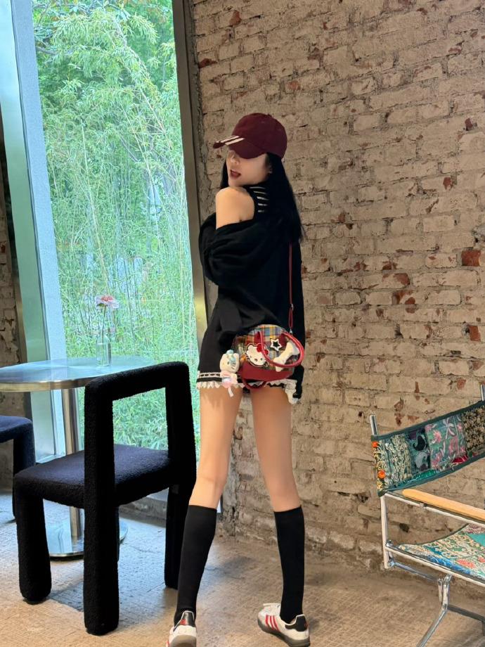 网红司晓迪被曝私生活乱糟糟，主动给异性发私密照片，聊天内容露骨直白，尺度远超普通
