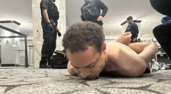 白宫记者协会晚宴枪击案的余波，并没有随着嫌疑人落网而结束，反而在司法程序中暴露出