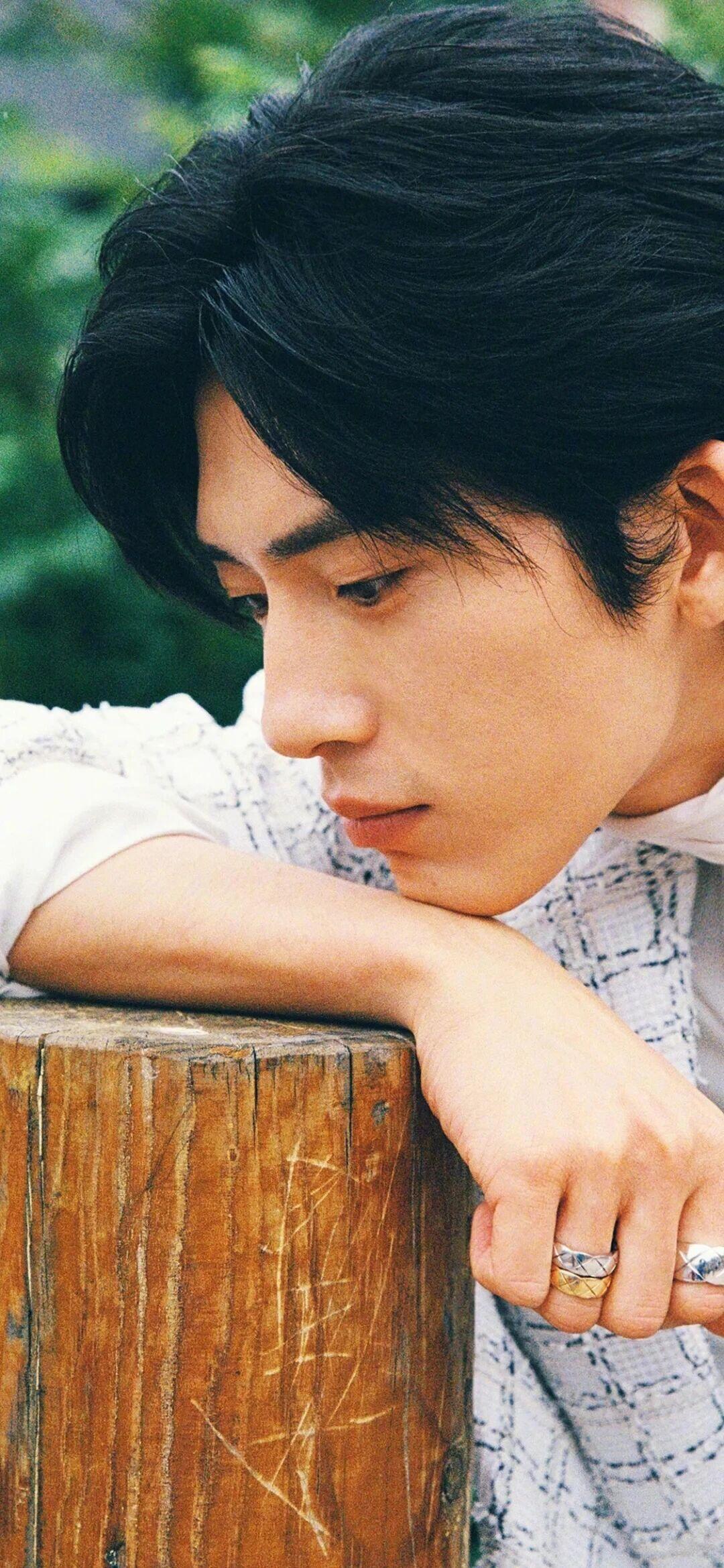 井柏然的权威我后知后觉 宣布了，井柏然从此进入我的必看清单。从穿搭到演技，从谈吐