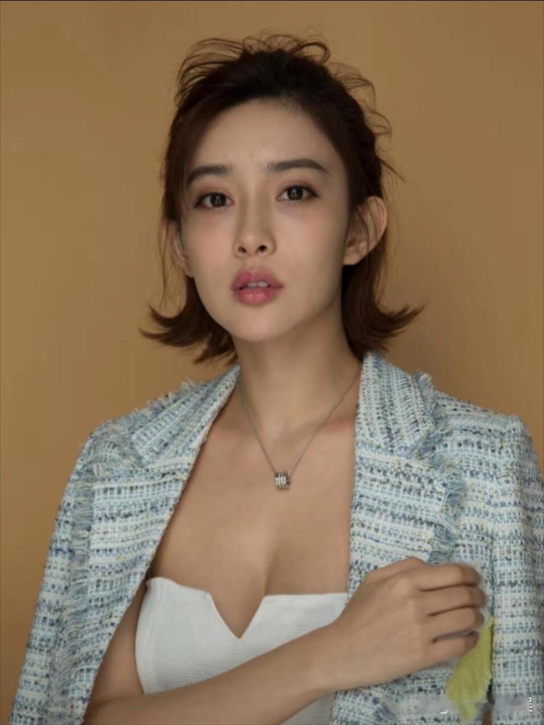 孟子义刚出道的时候。 